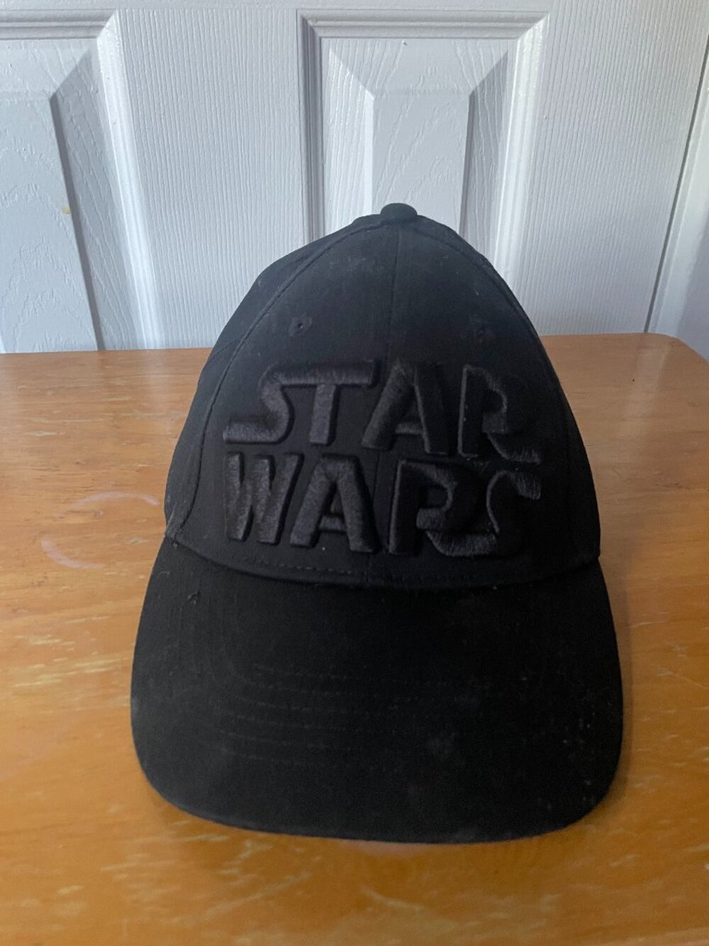Star Wars adjustable snap back hat. black.